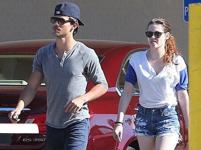 Kristen Stewart dan Taylor Lautner Ketahuan Main Baseball Bareng